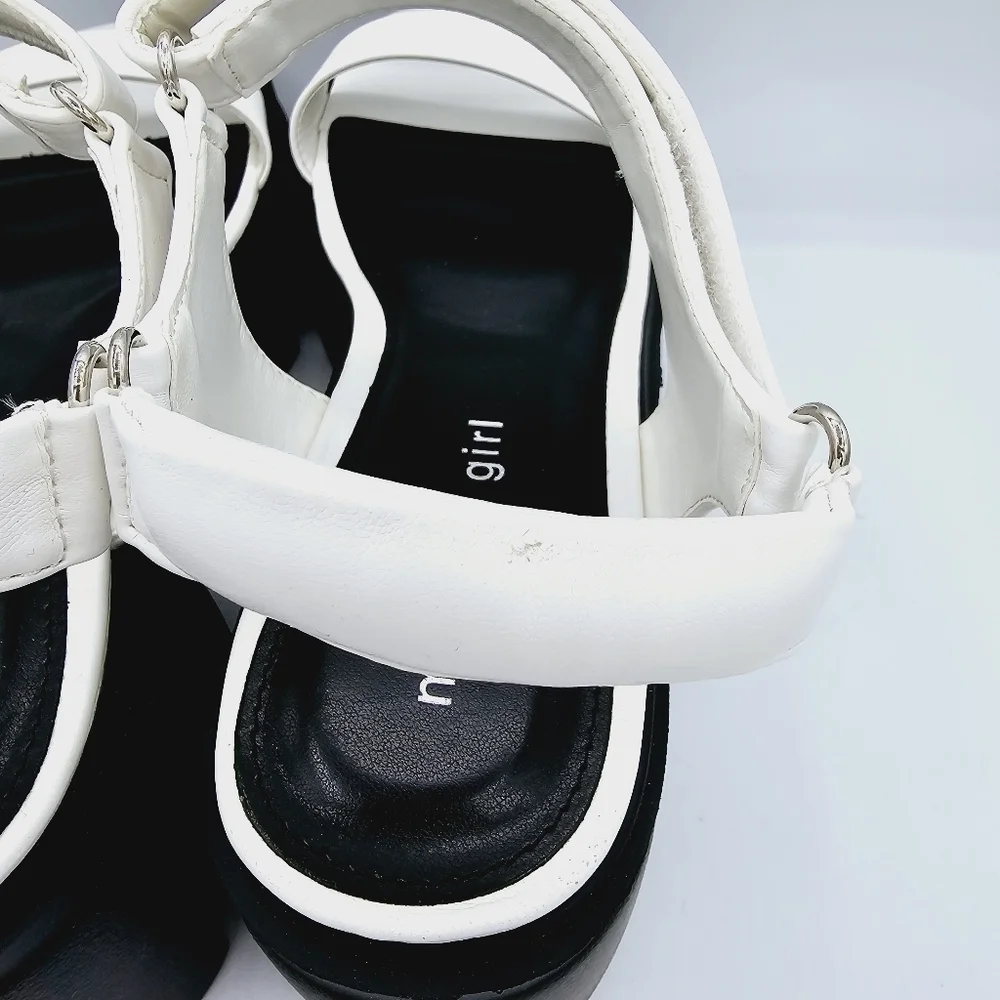 Madden Girl Grandy White Chunky Platform Sandals NWOT, size 9.5